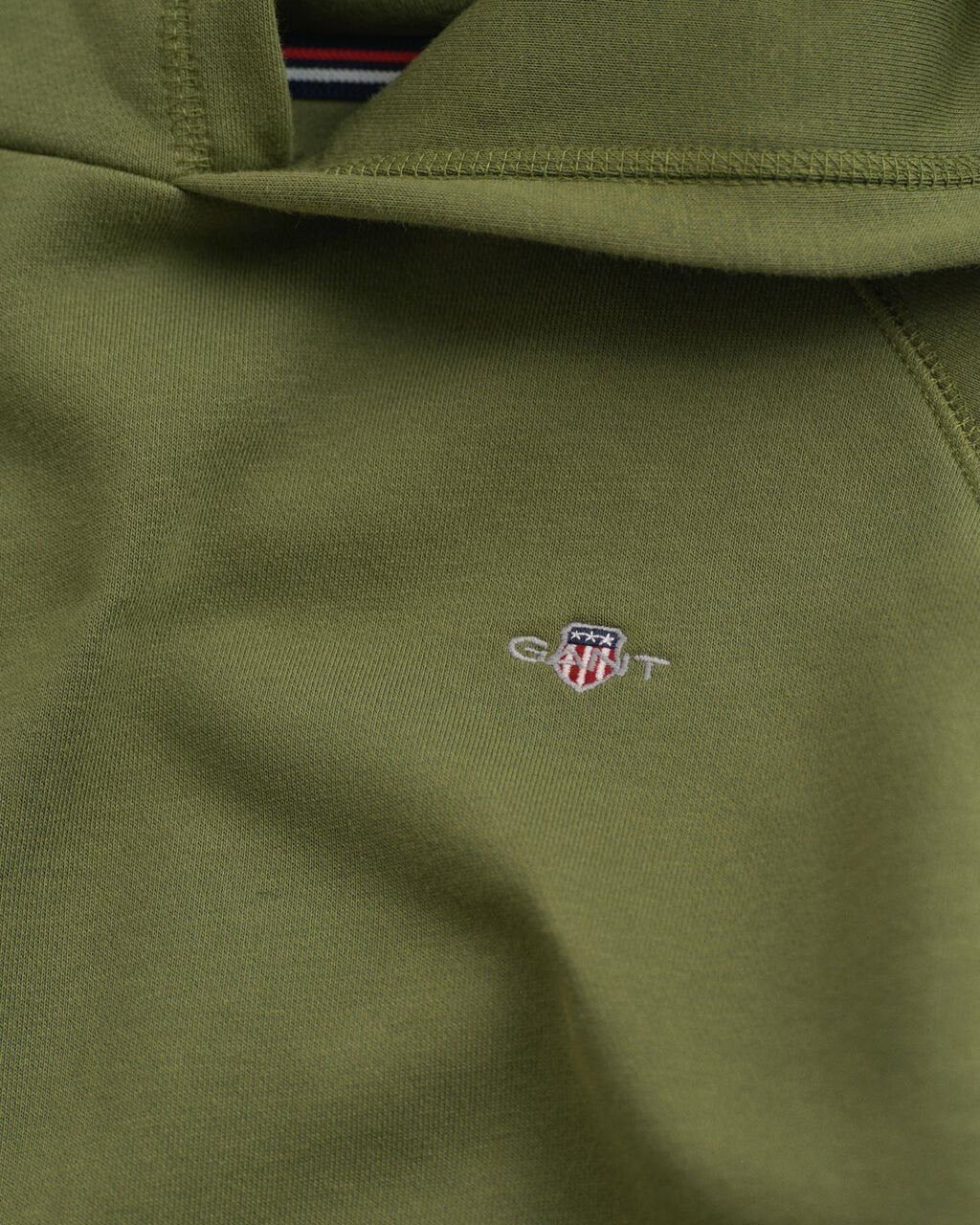 Gant - Shield Hoodie with pass through front pocket, olive green