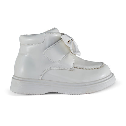 Little A - White boots, Bowe