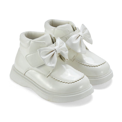 Little A - White boots, Bowe