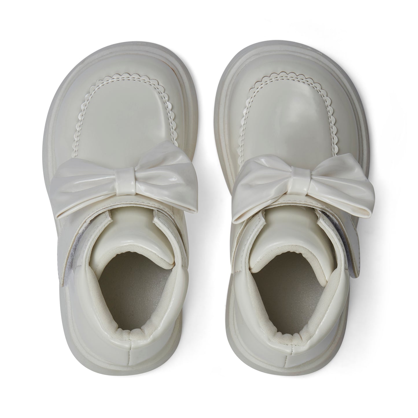 Little A - White boots, Bowe