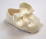 Early Days -  Baby pram shoes, ivory B040 | Betty McKenzie