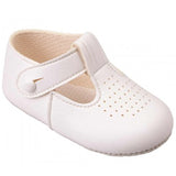 Early Days -  Baby pram shoes, white, B625 | Betty McKenzie